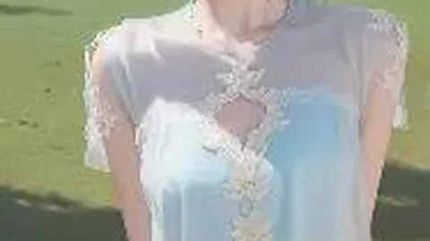 张柏芝与长子Lucas逛街，时尚打扮酷似谢霆锋