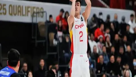 “伊布盛赞米兰高层如华尔街精英，媒体笑谈：电影骗子原型引热议”